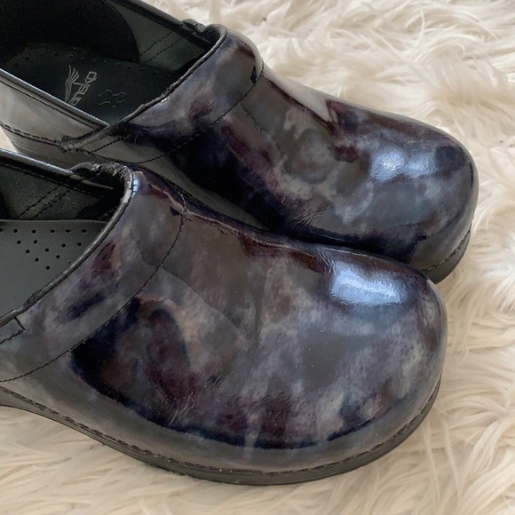 Dansko | Blue Marbled Patent Clogs - Picture 5 of 11